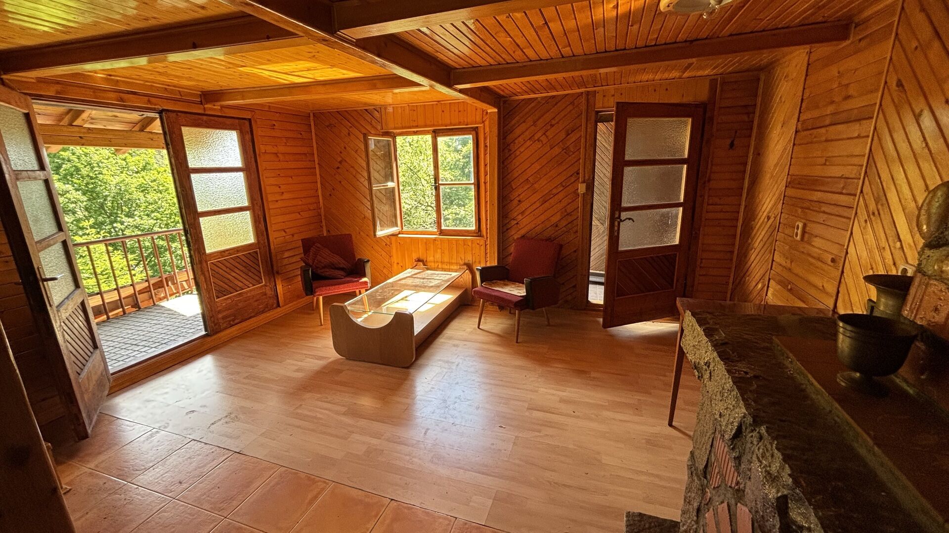 Rekreační, dvoupodlažní objekt s podkrovím, 2+1 75 m2, terasa, garáž, pozemek 420 m2