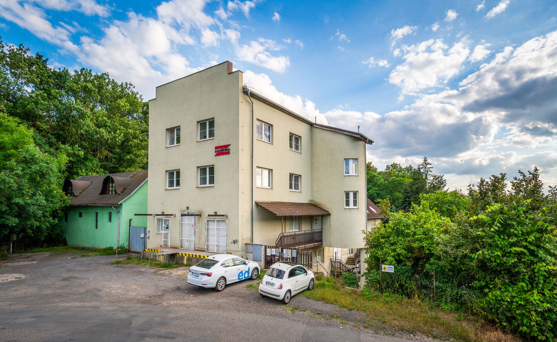 Pronájem skladového prostoru s kancelářemi 245 m2
