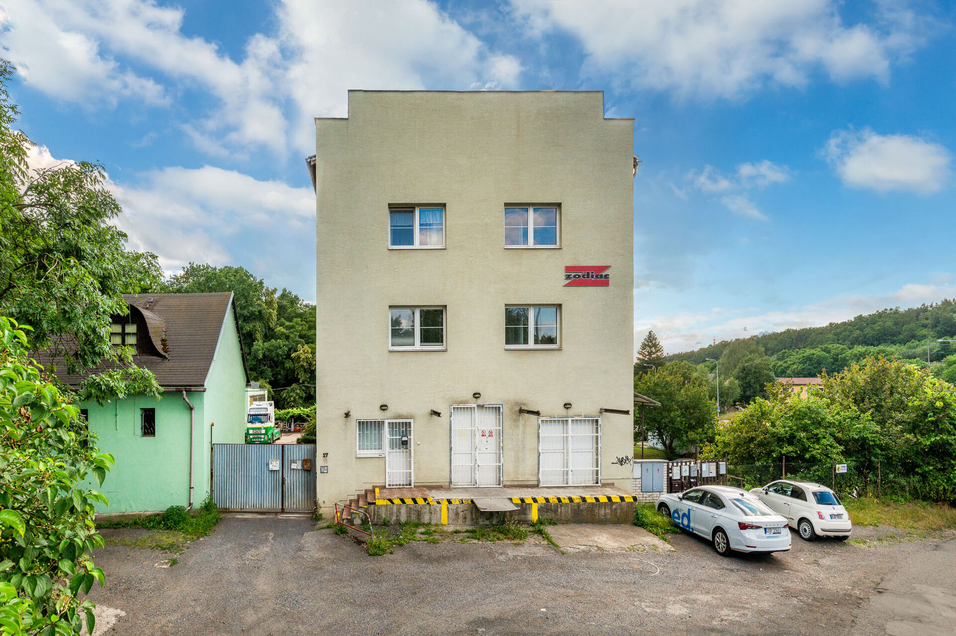 Pronájem skladového prostoru s kancelářemi 245 m2