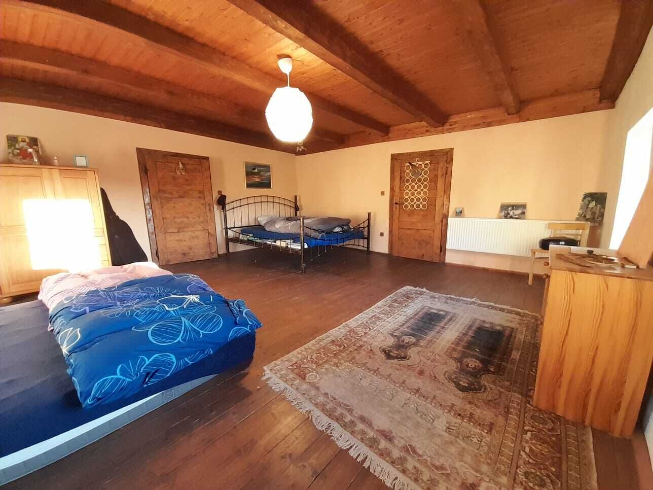 Dvoupodlažní tradiční venkovský dům, Hořice na Šumavě, více než 200 m2 už plochy a 1250 m2 pozemku
