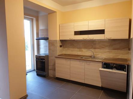 Kuchyně s jídelnou | Pronájem - kanceláře, 76 m²