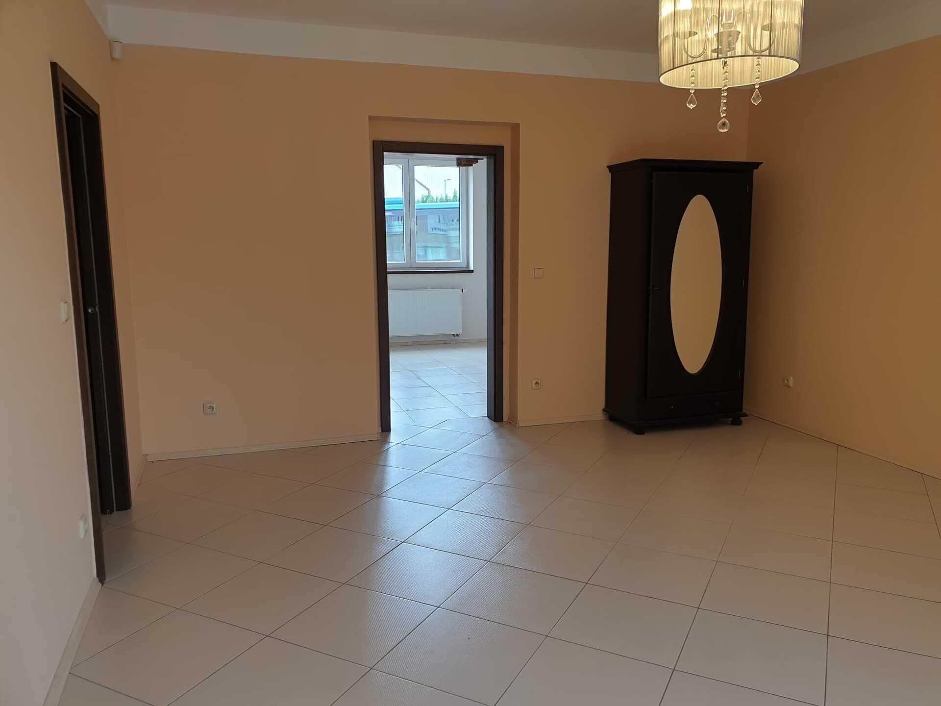 Místnost s balkonerm 2