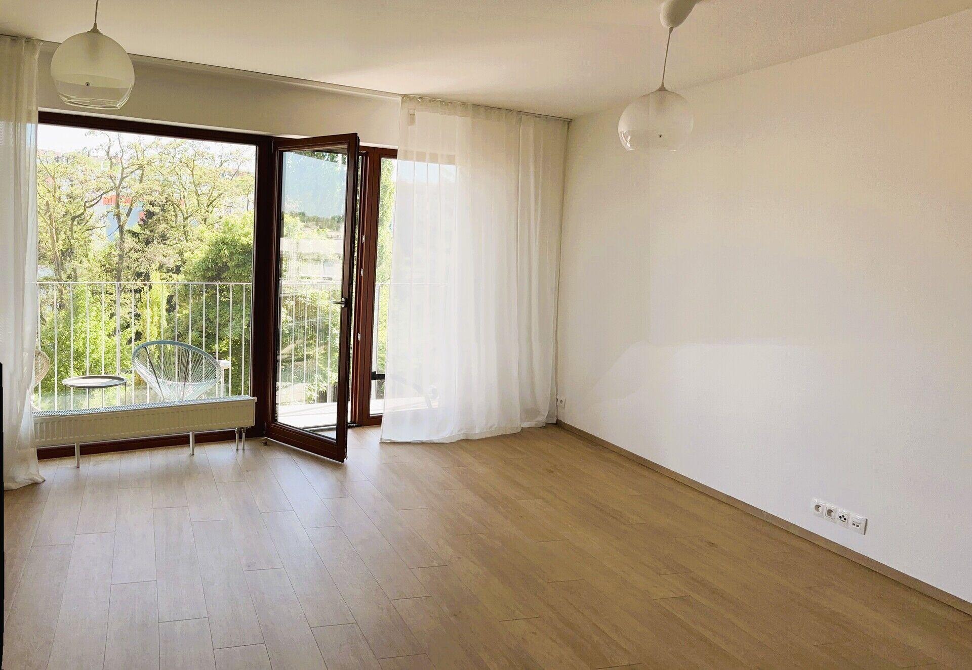 Pronájem krásného 1+kk 40m2 se 6m2 balkonem, Břevnov