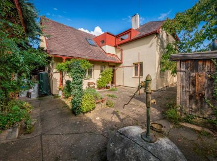 Pronájem - dům/vila, 280 m²