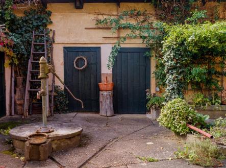 Pronájem - dům/vila, 280 m²