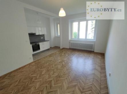. | Pronájem bytu, 1+kk, 36 m²