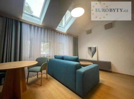 . | Pronájem bytu, 1+kk, 40 m²