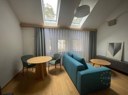 . | Pronájem bytu, 1+kk, 40 m²