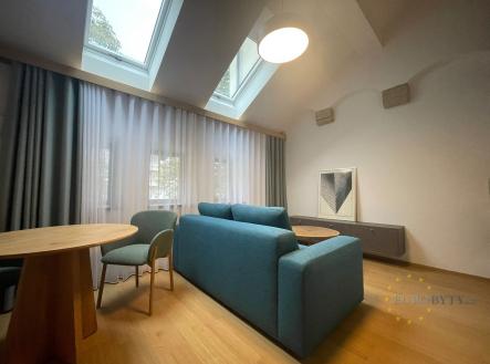 . | Pronájem bytu, 1+kk, 40 m²