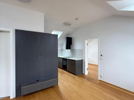 . | Pronájem bytu, 2+kk, 73 m²