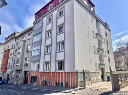 . | Prodej - obchodní prostor, 74 m²