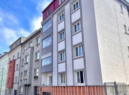 . | Prodej - obchodní prostor, 74 m²