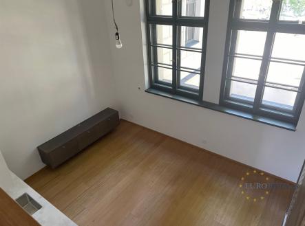 . | Pronájem bytu, 1+kk, 40 m²