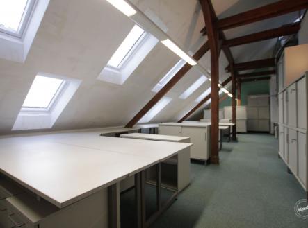 . | Pronájem - kanceláře, 400 m²