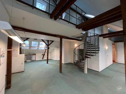 . | Pronájem - kanceláře, 400 m²