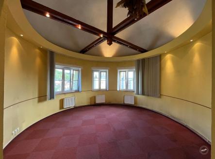 . | Pronájem - kanceláře, 400 m²