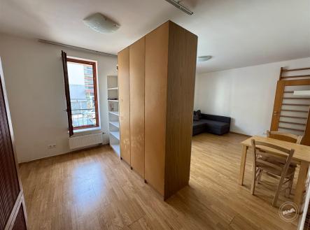 . | Pronájem bytu, 1+kk, 35 m²