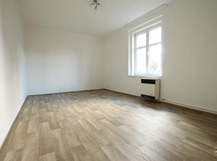 Světlá ložnice o velikosti 17 m2 | Pronájem bytu, 2+kk, 44 m²