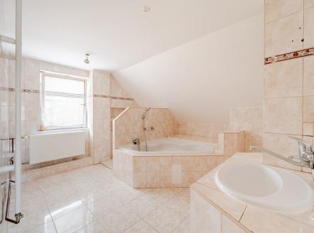 . | Prodej - dům/vila, 220 m²