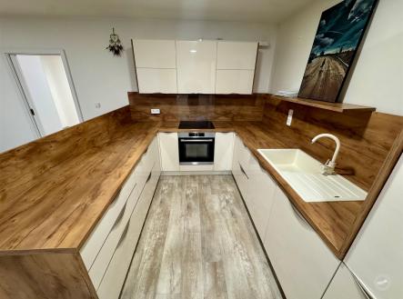 . | Pronájem bytu, 3+kk, 72 m²