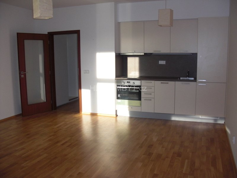 Pronájem bytu Praha 9 Střížkov 1+kk s lodžií Teplická