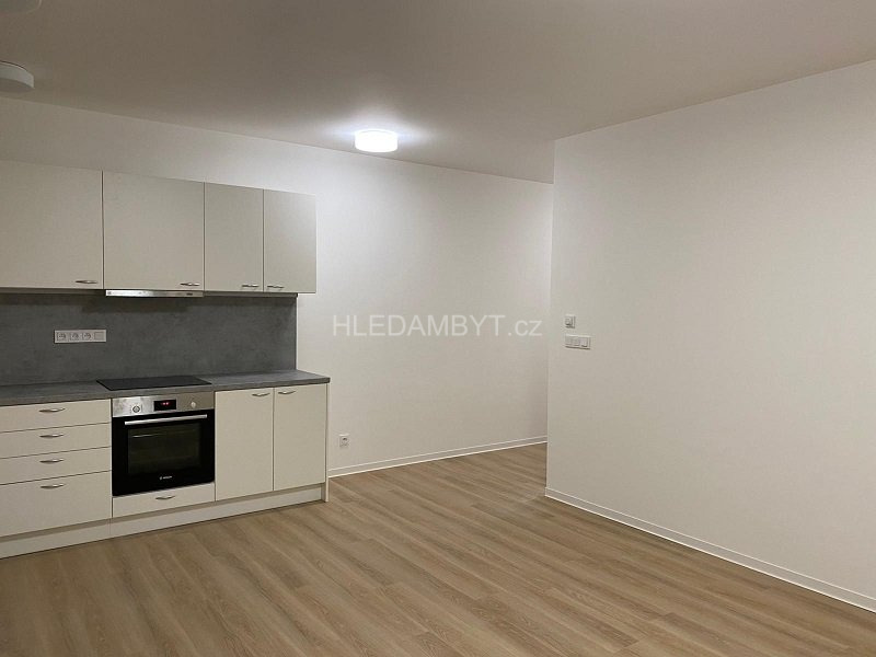 Pronájem novostavby Praha 6 Suchdol 2+kk s garážovým stáním Nad Mohylou