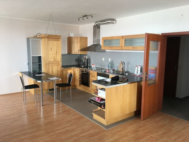 Pronájem bytu Praha 5 Stodůlky 2+kk s balkonem Petržílkova