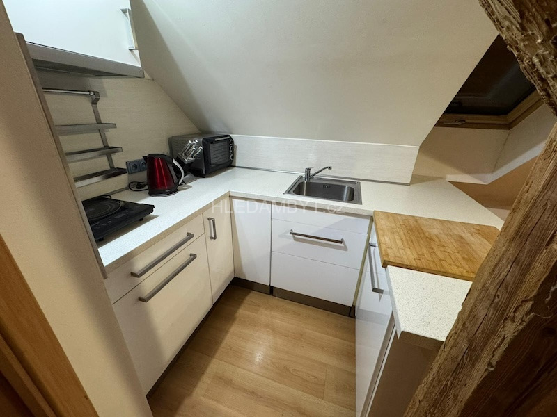 Pronájem bytu Praha 10 Petrovice 1+kk