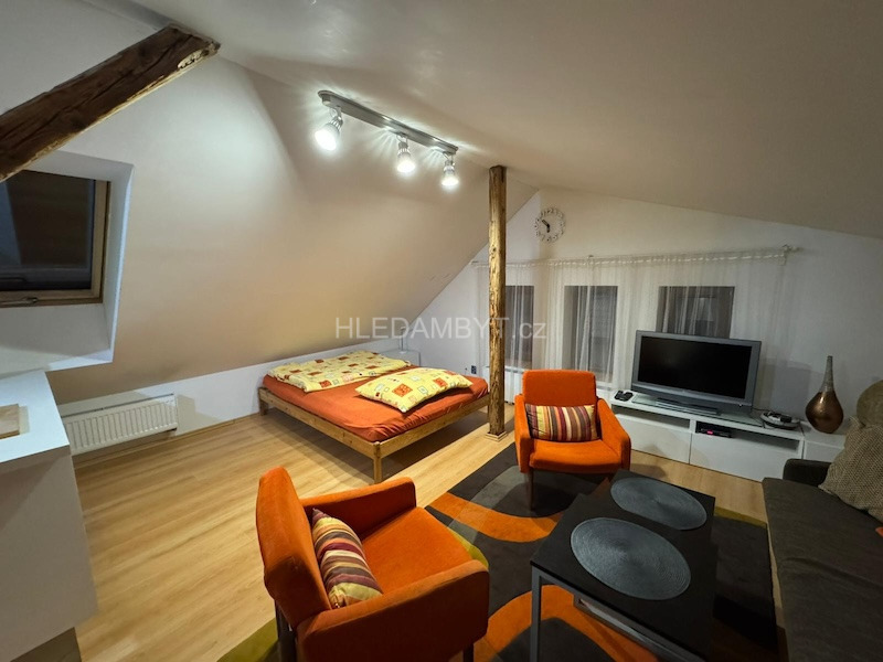 Pronájem bytu Praha 10 Petrovice 1+kk