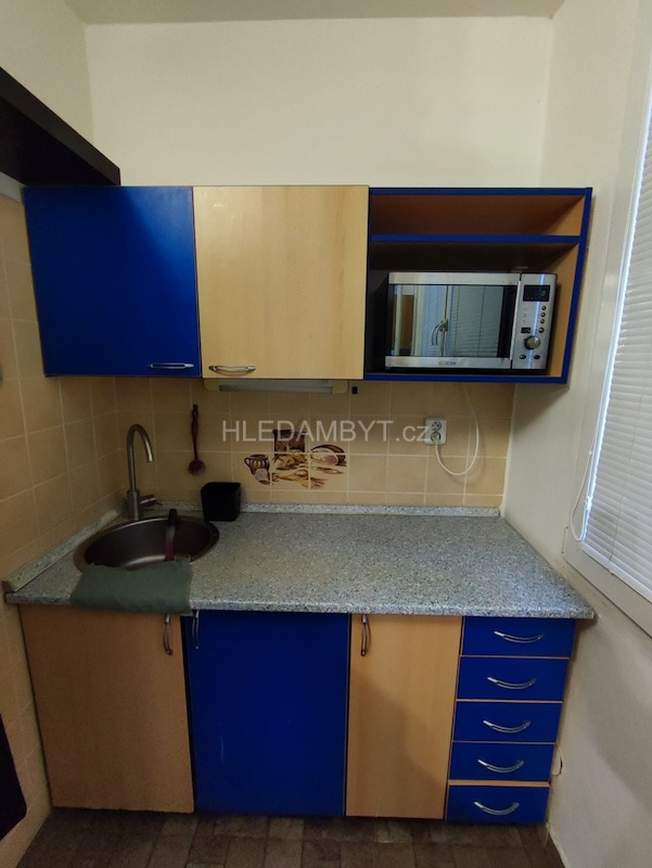 Pronájem bytu Praha 9 Střížkov 1+kk s lodžií Českolipská