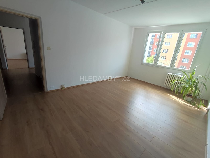 Pronájem bytu Praha 4 Kamýk 2+1 Zárubova