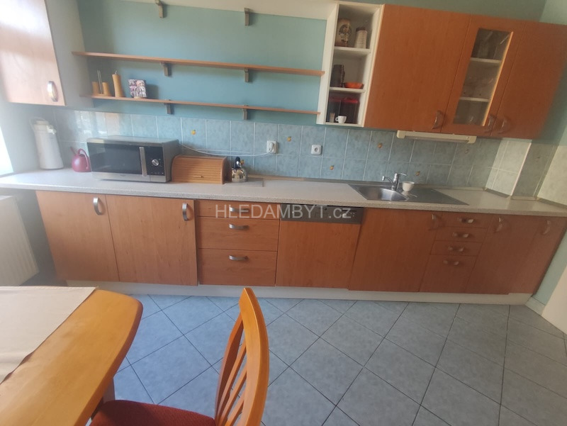 Pronájem bytu Praha 10 Strašnice 4+1 mezonet Na Hroudě