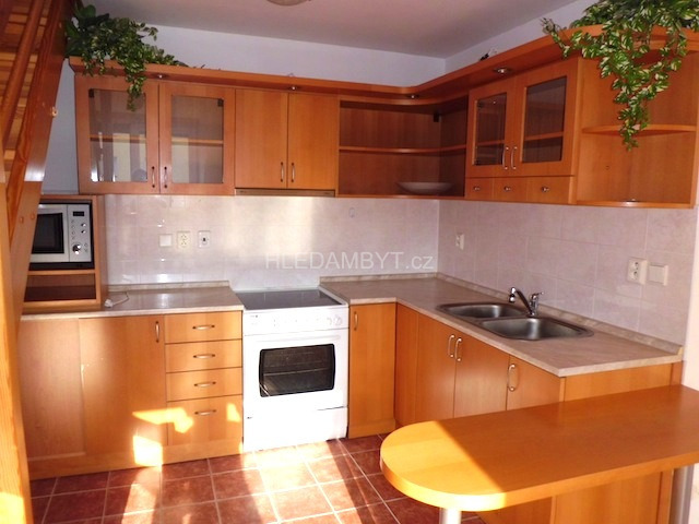 Pronájem Praha východ Šestajovice 2+kk mezonet Komenského