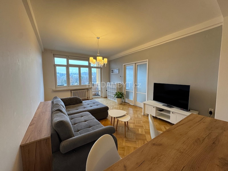 Pronájem bytu Praha 4 Podolí 3+1 s lodžií a balkonem Podolské nábřeží