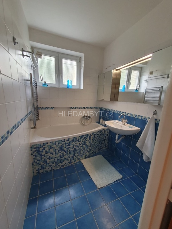 Pronájem bytu Praha 6 Dejvice 3+1 s lodžií Vostrovská