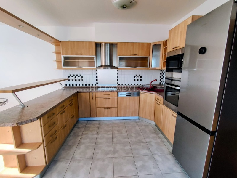 Pronájem bytu Praha 6 Petřiny 3+kk s balkonem a garážovým stáním Rejchova