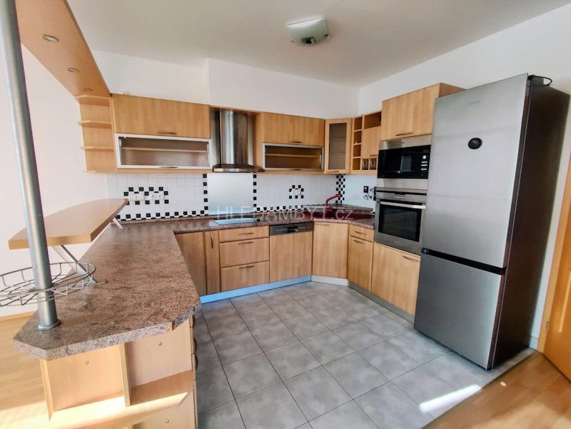 Pronájem bytu Praha 6 Petřiny 3+kk s balkonem a garážovým stáním Rejchova