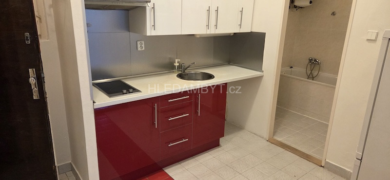 Pronájem bytu s balkonem Praha 5 Smíchov Ostrovského