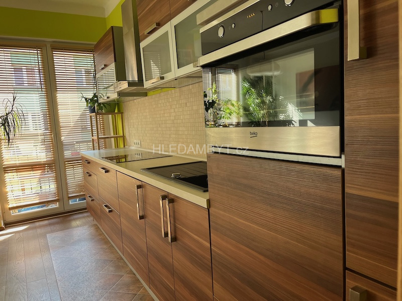 Pronájem bytu Praha 10 Vršovice 2+kk s balkonem 