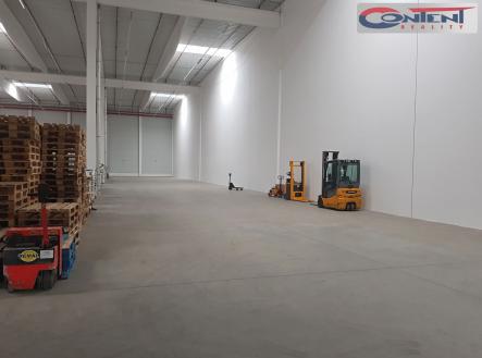 Pronájem - skladovací prostor, 860 m²