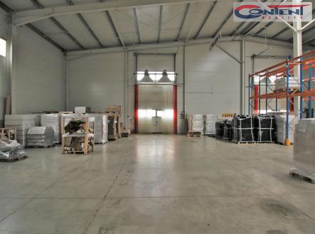 Pronájem - skladovací prostor, 1 800 m²