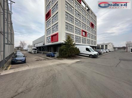 Pronájem - skladovací prostor, 435 m²