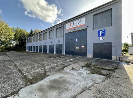 Pronájem - skladovací prostor, 903 m²