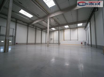 Pronájem - skladovací prostor, 874 m²