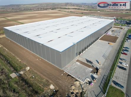 Pronájem - skladovací prostor, 2 800 m²