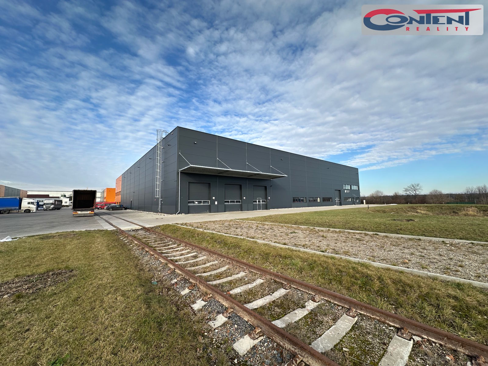 Pronájem novostavby skladu, výrobních prostor 1.700 m², Zápy, Praha - východ, D10