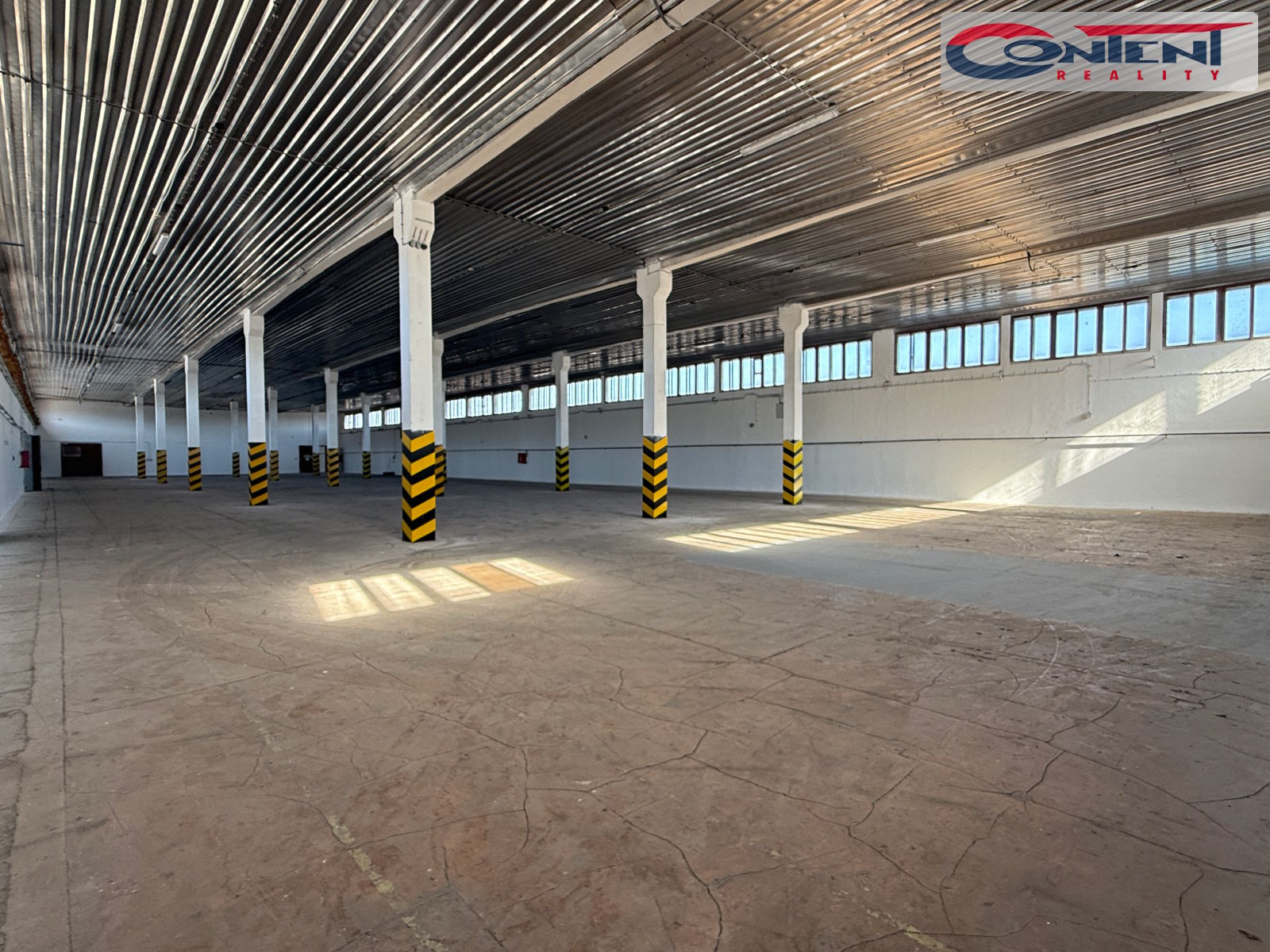 Pronájem skladových prostor 2.610 m², Kostěnice
