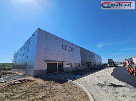 Pronájem - skladovací prostor, 2 425 m²