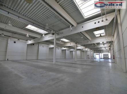 Pronájem - skladovací prostor, 2 000 m²
