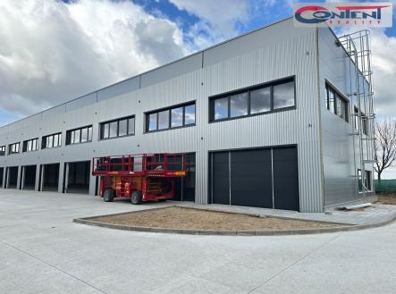 Pronájem - skladovací prostor, 370 m² obrázek